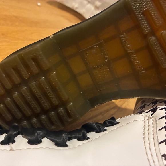 RIOT GRRRL: Custom Doc Martens size 9 - Picture 4 of 5